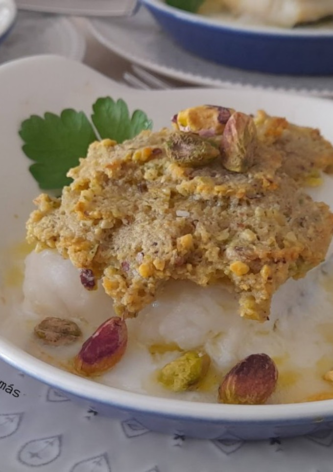 Una foto de Bacalao con pistachos