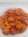 Salchipapas con tomate