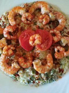 Una foto de Ensaladilla de sepia y gambas