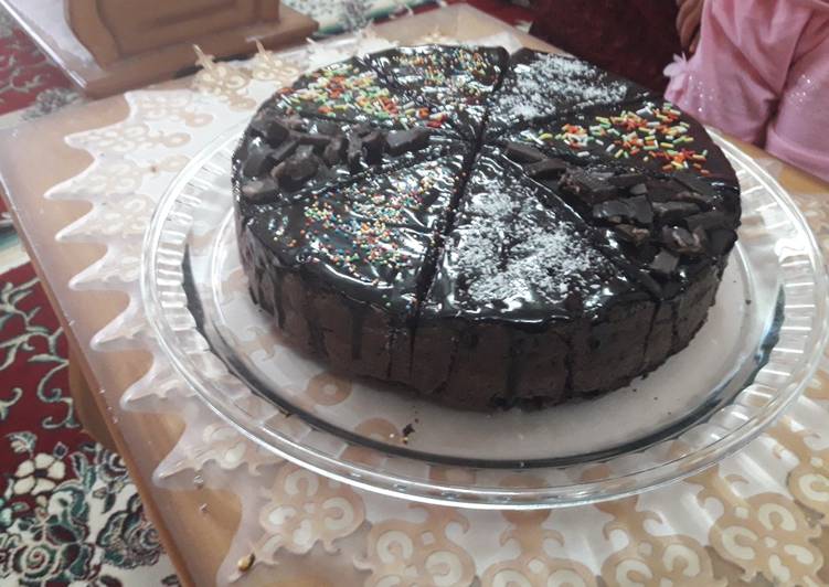کیک شکلاتی ساده با کاور گاناش دستور توسط yasibano - کوکپد