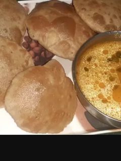 पूरी आलू की सब्जी(poori aloo ki sabzi recipe in hindi) रेसिपी मुख्य फोटो
