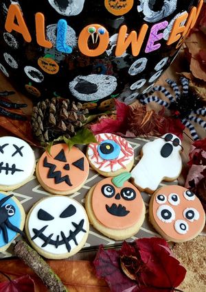 Φωτογραφία της συνταγής Halloween ζαχαρένια μπισκότα με ζαχαρόπαστα