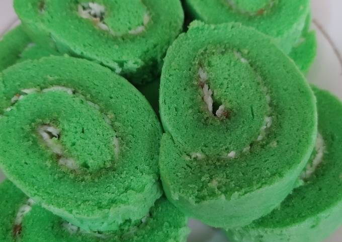 Bolu Gulung Pandan Kukus 2 Telur