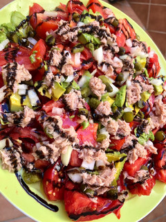Una foto de Ensalada espiral ! ❤️🥑🍅