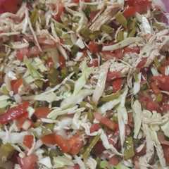 Una foto de Salpicón de nopales y pollo