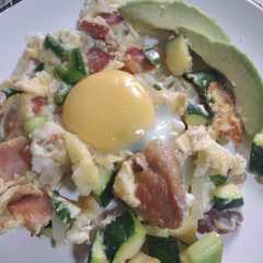 Una foto de Huevos con calabacines