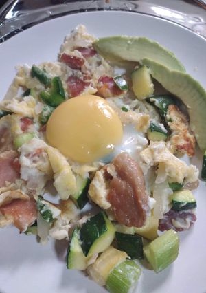 Una foto de Huevos con calabacines