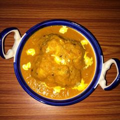 A picture of Malai kofta curry.