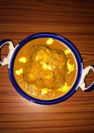 A picture of Malai kofta curry.