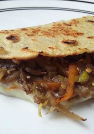 Una foto de Quesadillas🌮🧀 de "bulgogui" de berenjena🍆