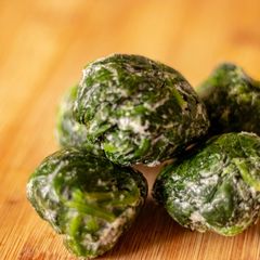 A picture of Frozen spinach ball 🎾.
