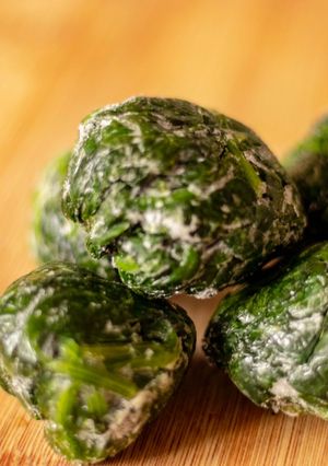 A picture of Frozen spinach ball 🎾.