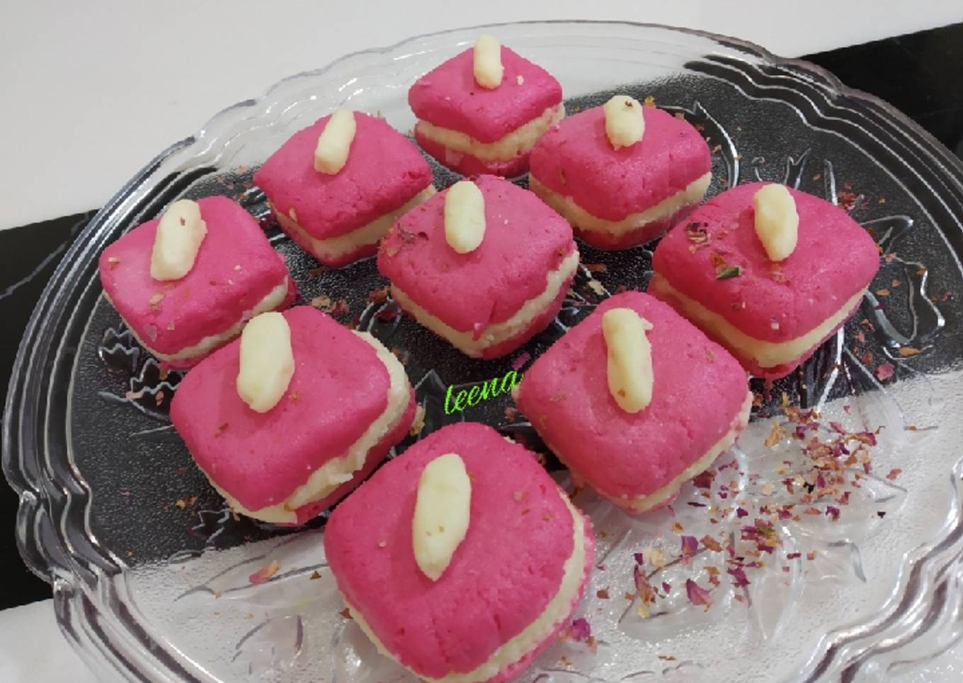 Rosy Malai Sandwich