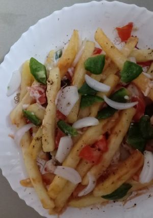 A picture of French fries salad.