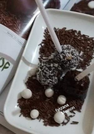 A picture of Chocolate &nuts lollily pop.
