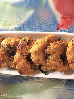 A picture of Medu Vada.