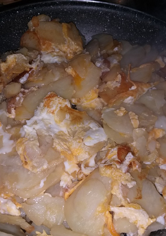 Una foto de Revuelto de patatas y huevo