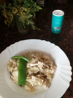 Una foto de Arroz meloso de pollo y setas