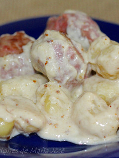 Foto principal de Ñoquis con albóndigas en salsa de queso