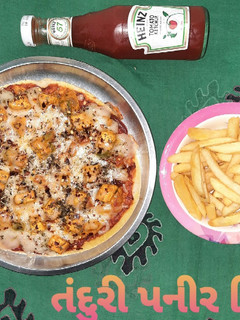 તંદુરી પનીર પીઝા (Tandoori Paneer Pizza Recipe in Gujarati) રેસીપી મુખ્ય ફોટો