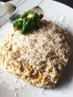 Una foto de Risotto de calabaza y champiñones con queso gorgonzola