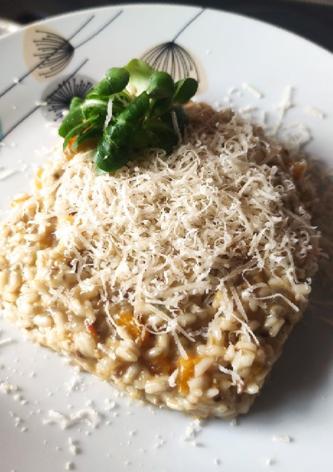 Una foto de Risotto de calabaza y champiñones con queso gorgonzola