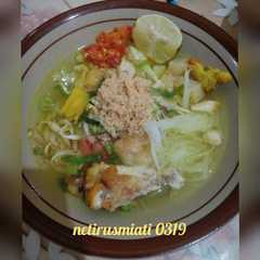 A picture of Soto ayam plus bumbu koya.