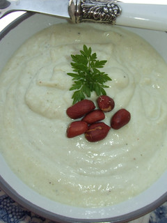Una foto de Puré frío de troncos de brécol y aceite de cacahuetes