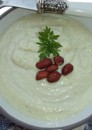 Una foto de Puré frío de troncos de brécol y aceite de cacahuetes