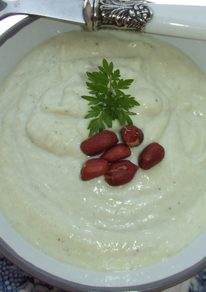 Una foto de Puré frío de troncos de brécol y aceite de cacahuetes