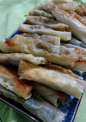 A picture of Rolled Gyoza with Cheese.