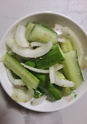 Hình của món Dưa leo trộn hành tây.