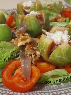 Una foto de Ensalada de higos con queso