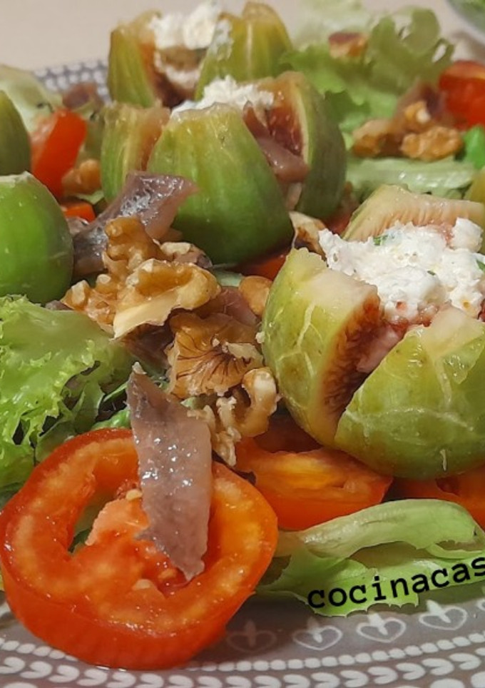 Una foto de Ensalada de higos con queso