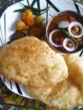 Indian fastfood favorite big Indian🇮🇳 chola bhatura
