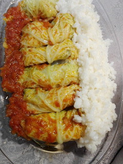 Una foto de Rollitos de col y brandada de bacalao