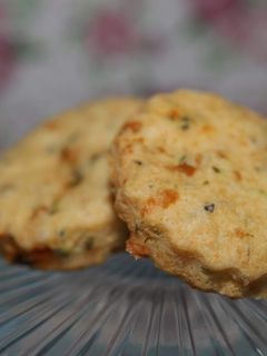 Una foto de Galletas de mantequilla y queso