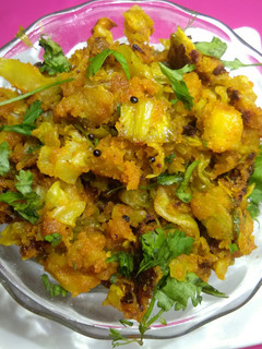 कोबी झुणका (kobi zhunka recipe in marathi) रेसिपी चे मुख्य फोटो