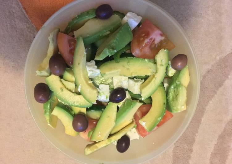 Simple Way to Make Award-winning Green Salad with Avo