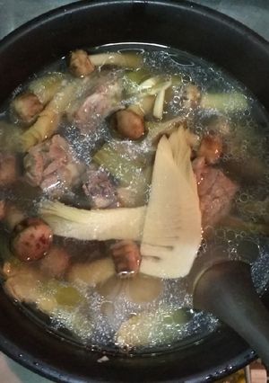 巴西蘑菇冬筍雞湯(電鍋篇) 的食譜成品照片