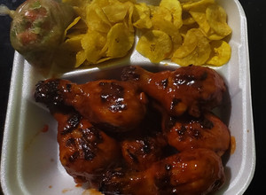 Una foto de Conitos de pollo en salsa bbq