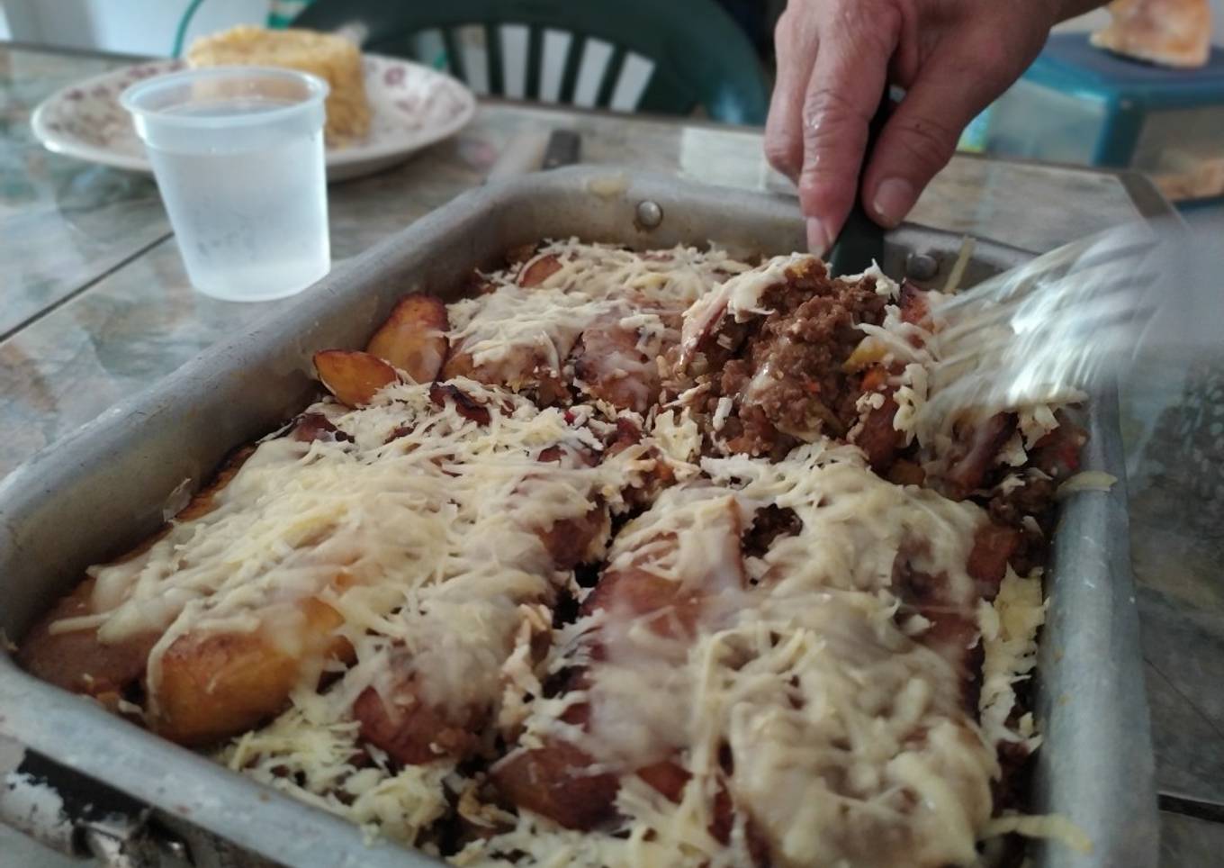 Pastel de plátano con carne molida, salsa bechamel y queso...😜