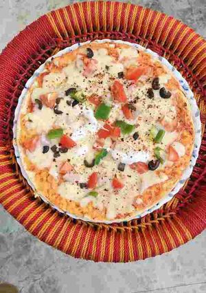 A picture of Cheesy pan pizza.