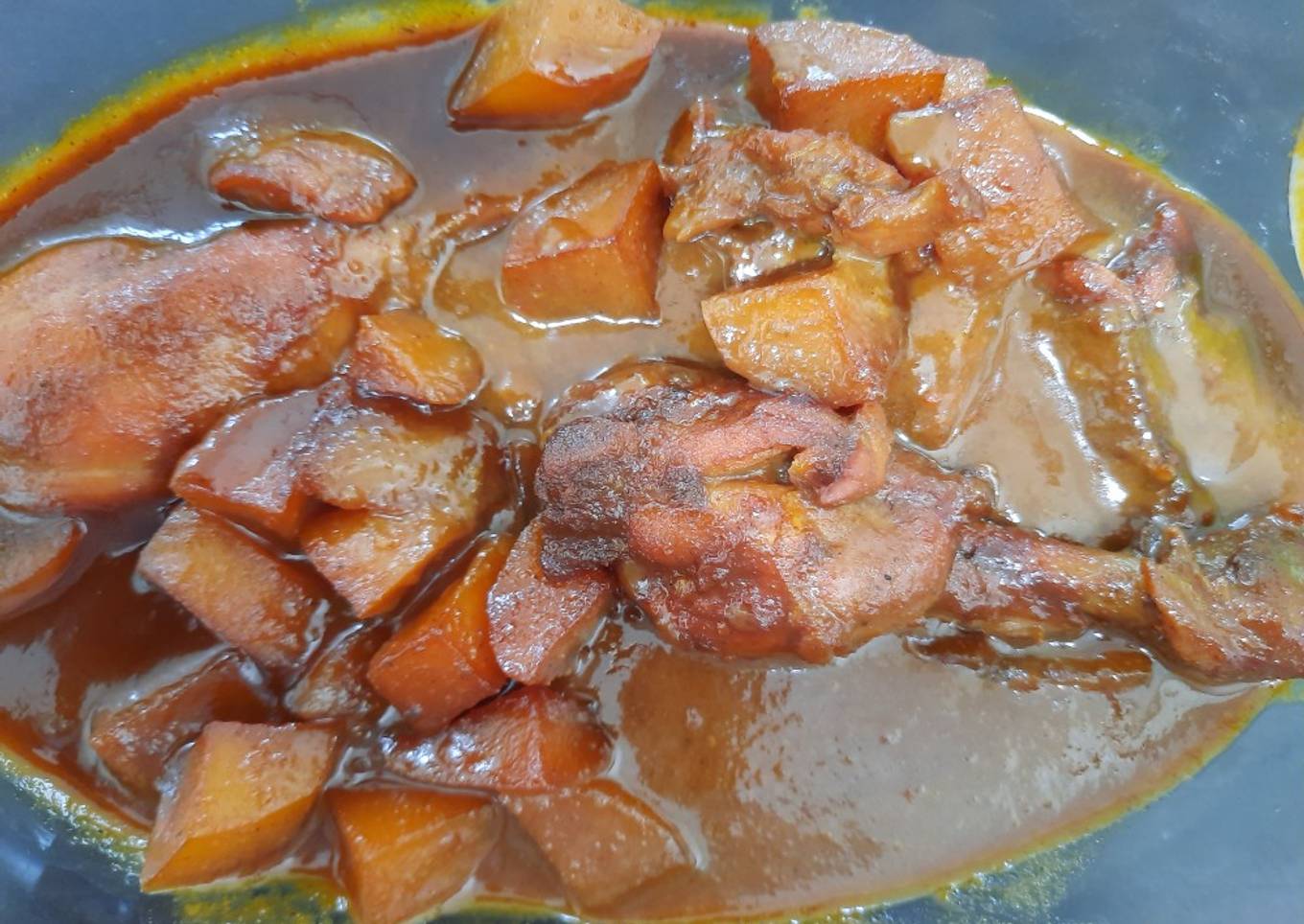 33. Semur ayam kentang jawa