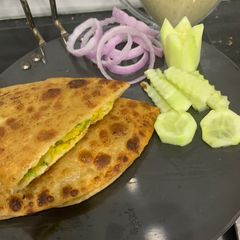 A picture of Aloo ke parathe.