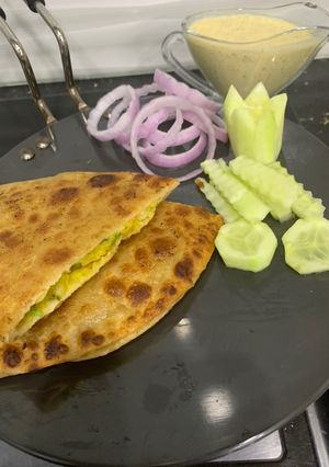 A picture of Aloo ke parathe.