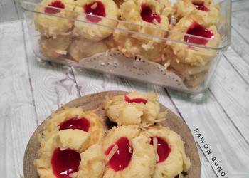 Masakan Populer Thumbprint cookies strawberry Enak Sempurna