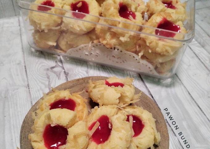 Thumbprint cookies strawberry