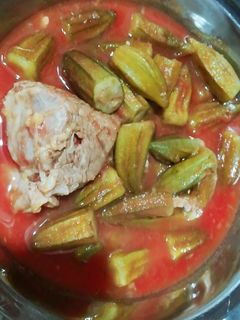 صورة لوصفة بامية باللحمة