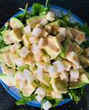 Salad lá bồ công anh với bơ giống cổ Đà Lạt và củ đậu tươi mát cho ngày hè